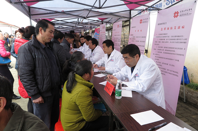 省衛(wèi)生計(jì)生委醫(yī)療專(zhuān)家義診咨詢(xún)服務(wù)受歡迎